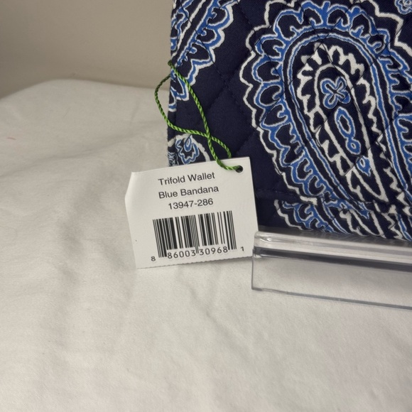 NWT Vera Bradley Blue Bandana Trifold Wallet Retired pattern - Picture 2 of 9